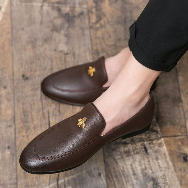 Ανδρικά έκο δερμάτινα μοκασίνια με κεντήματα σε μαύρο και καφέ χρώμα