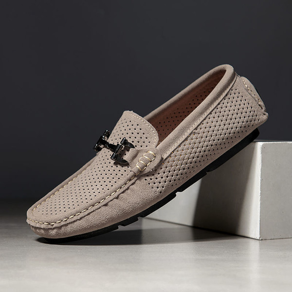 Ανδρικά μοκασίνια με μεταλλική αγκράφα σε διάφορα χρώματα