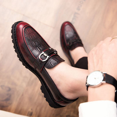 Νέο μοντέλο Μοντέρνα  καθημερινά μοκασίνια από έκο δέρμα με μεταλλική αγκράφα