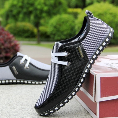 Paelte ja krobelise tallaga meeste tekstiilist mokassiinid