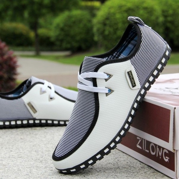 Paelte ja krobelise tallaga meeste tekstiilist mokassiinid