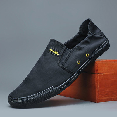 Ανδρικά μοκασίνιαμε επίπεδη σόλα σε τέσσερα χρώματα