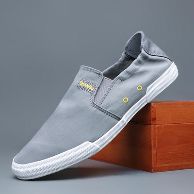 Ανδρικά μοκασίνιαμε επίπεδη σόλα σε τέσσερα χρώματα