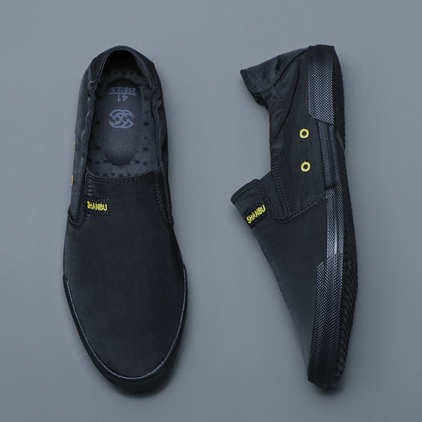 Ανδρικά μοκασίνιαμε επίπεδη σόλα σε τέσσερα χρώματα