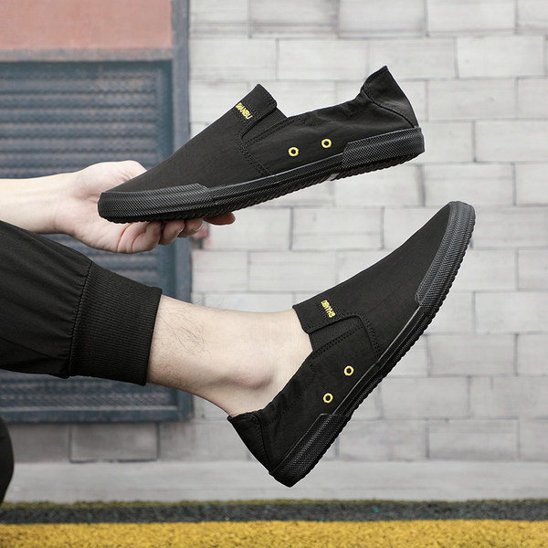 Ανδρικά μοκασίνιαμε επίπεδη σόλα σε τέσσερα χρώματα