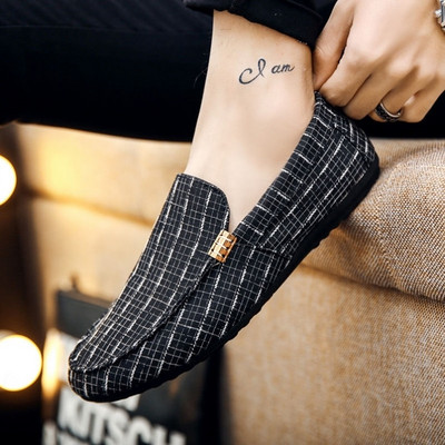 Noapaļoti vīriešu mokasīni ar metāla elementu