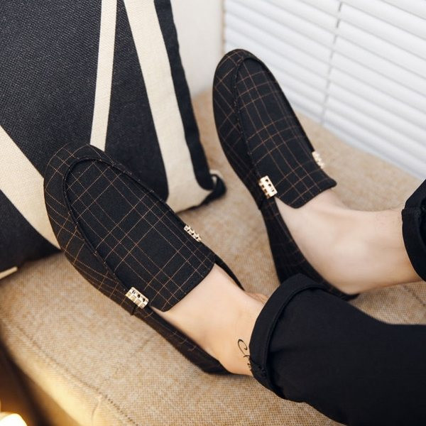 Noapaļoti vīriešu mokasīni ar metāla elementu