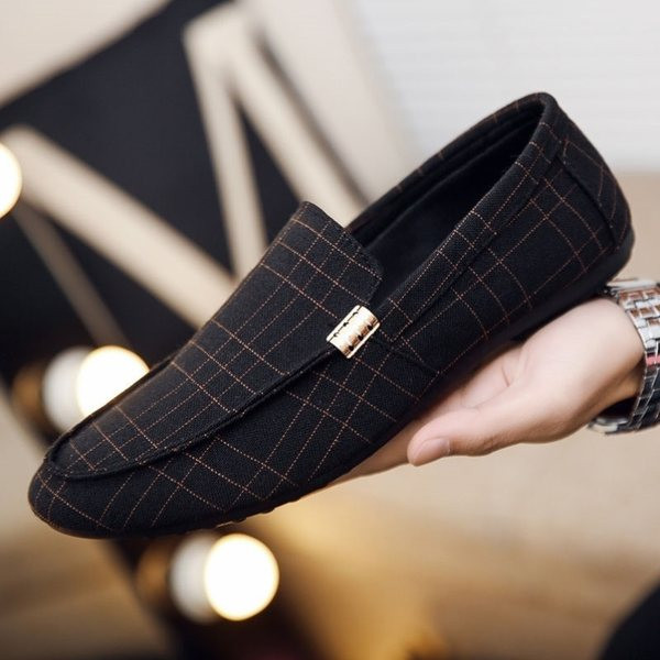 Noapaļoti vīriešu mokasīni ar metāla elementu