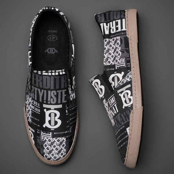 Πολύχρωμα ανδρικά μοκασίνια με επιγραφές και επίπεδη σόλα