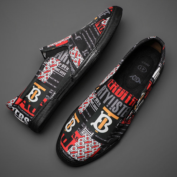 Πολύχρωμα ανδρικά μοκασίνια με επιγραφές και επίπεδη σόλα