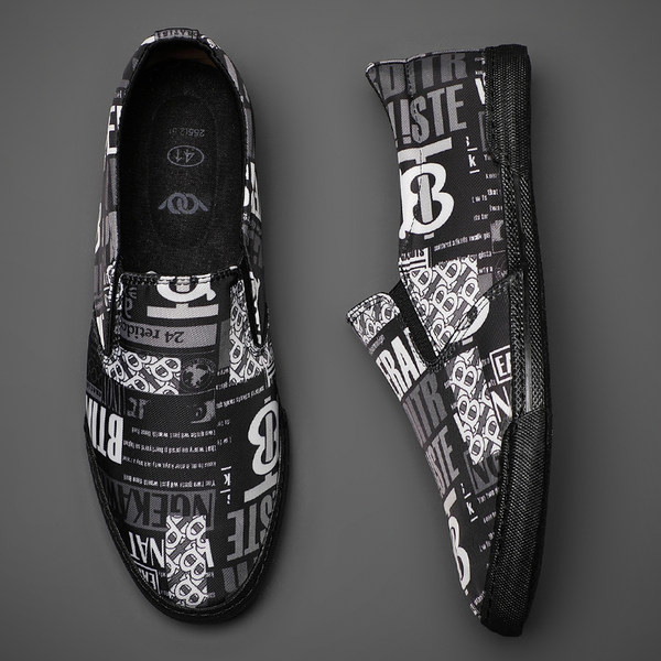 Πολύχρωμα ανδρικά μοκασίνια με επιγραφές και επίπεδη σόλα