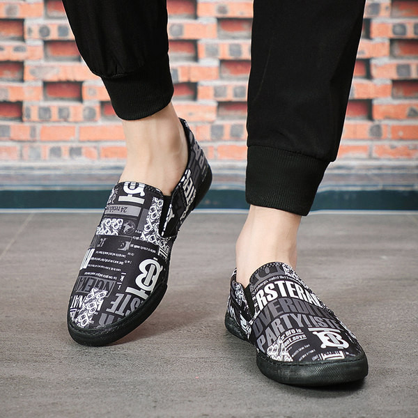 Πολύχρωμα ανδρικά μοκασίνια με επιγραφές και επίπεδη σόλα