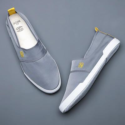 Aktuāli vīriešu mokasīni ar izšuvumiem