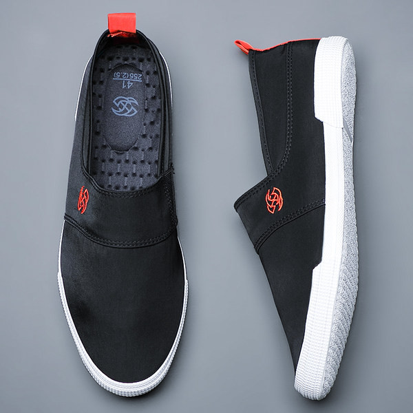 Aktuāli vīriešu mokasīni ar izšuvumiem