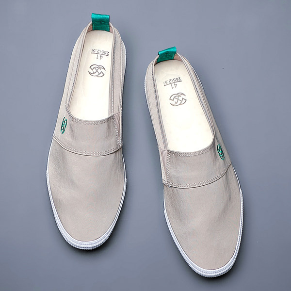 Aktuāli vīriešu mokasīni ar izšuvumiem