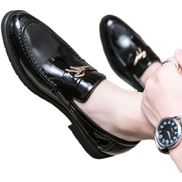 Vīriešu mokasīni ar spīdīgu efektu