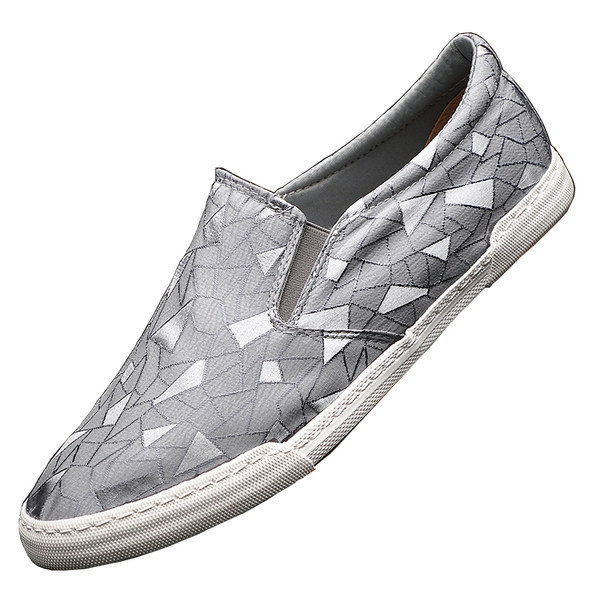 Νέο μοντέλο μοκασίνια με επίπεδη σόλα