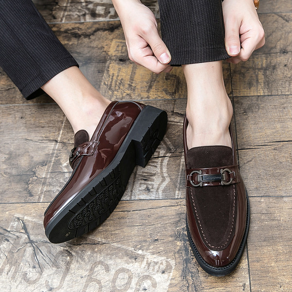 Vīriešu mokasīni no eko ādas un zamšādas ar metāla apdari