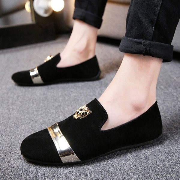 Ανδρικά μοκασίνια δύο μοντέλα με δερμάτινο λουράκι και μεταλλικό στοιχείο