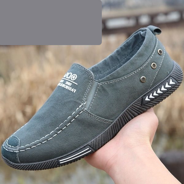 Ανδρικά μοκασίνια τζιν με επιγραφή και μεταλλικά πριτσίνια
