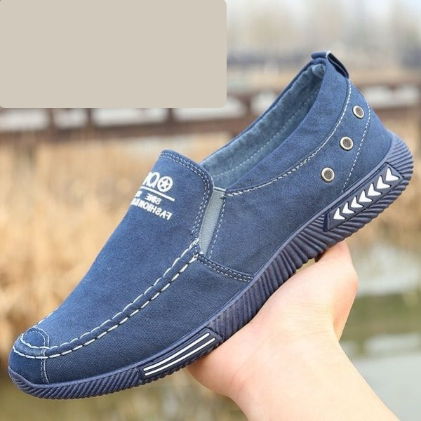 Ανδρικά μοκασίνια τζιν με επιγραφή και μεταλλικά πριτσίνια