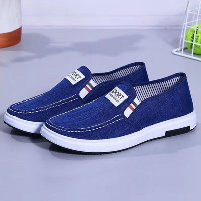 Model nou de mocasini textile pentru barbati