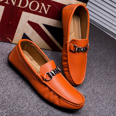 Jauns vīriešu mokasīnu modelis ar metāla sprādzi - mākslīgā āda