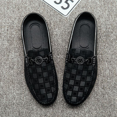 Jauns vīriešu mokasīnu modelis ar metāla sprādzi - mākslīgā āda