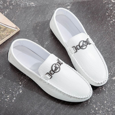 Jauns vīriešu mokasīnu modelis ar metāla sprādzi - mākslīgā āda