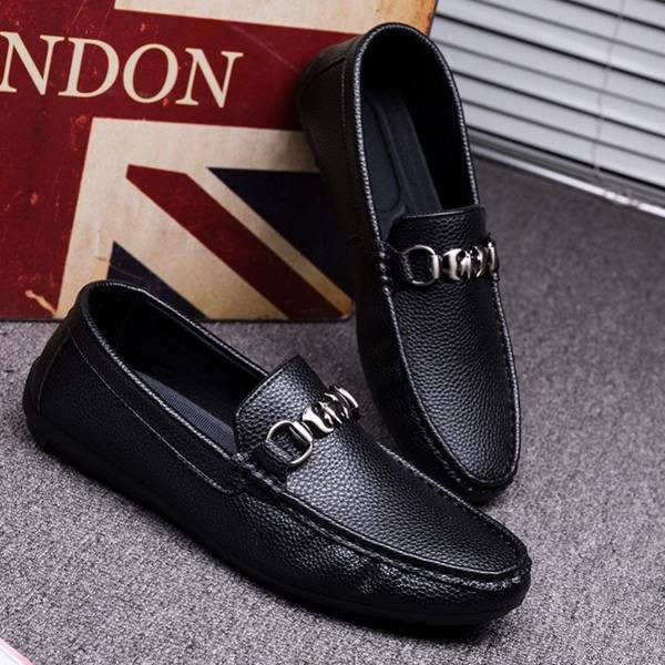 Jauns vīriešu mokasīnu modelis ar metāla sprādzi - mākslīgā āda