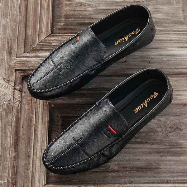 Jauns vīriešu mokasīnu modelis ar metāla sprādzi - mākslīgā āda