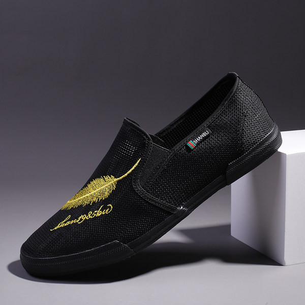 Mūsdienīgi sieta mokasīni ar izšuvumiem