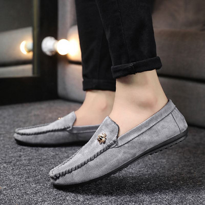 Jauns vīriešu zamšādas mokasīnu modelis vairākās krāsās