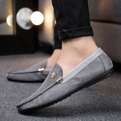 Jauns vīriešu zamšādas mokasīnu modelis vairākās krāsās