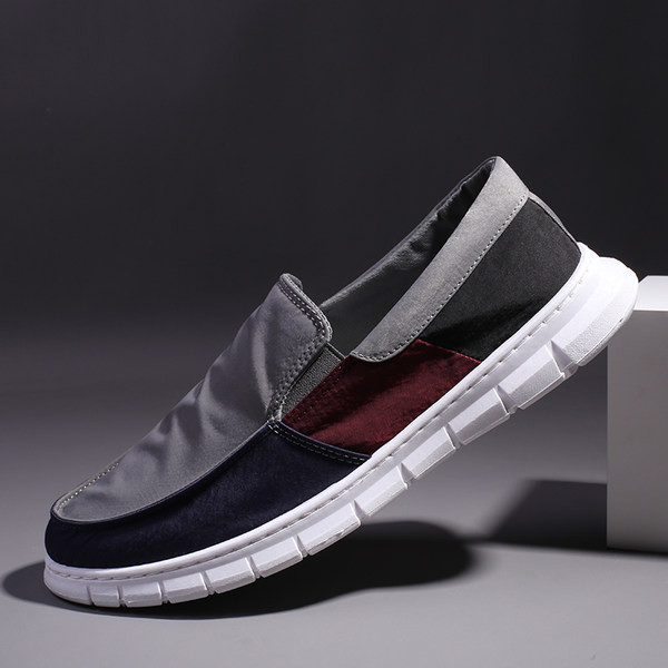 Mūsdienīgi tekstila mokasīni vīriešiem
