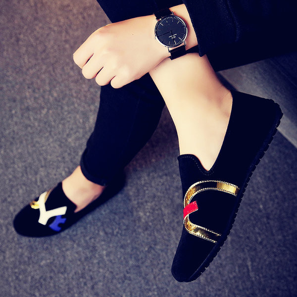 Vīriešu aktuāli mokasīni ar plakanu zoli un izšuvumu