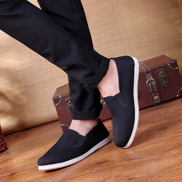 Jauna modeļa mokasīni vienkāršs modelis ar plakanu zoli