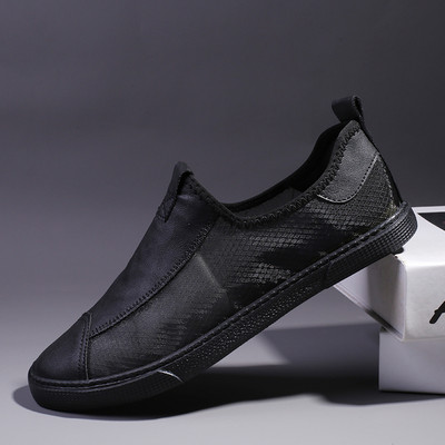 Jauns mokasīnu modelis ar plakanu zoli - vīriešiem