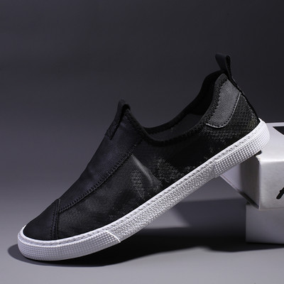 Jauns mokasīnu modelis ar plakanu zoli - vīriešiem