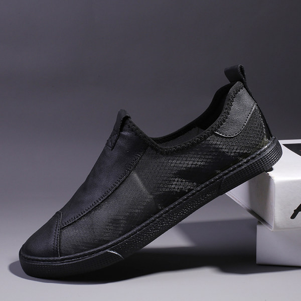 Jauns mokasīnu modelis ar plakanu zoli - vīriešiem