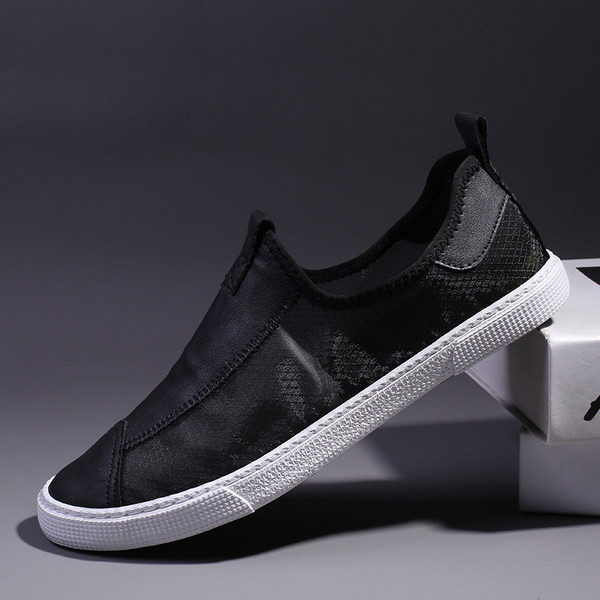 Jauns mokasīnu modelis ar plakanu zoli - vīriešiem