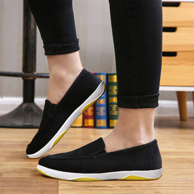 Vīriešu mokasīnu noapaļots modelis ar plakanu zoli