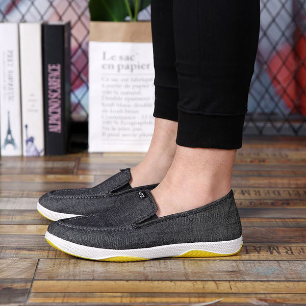 Vīriešu mokasīnu noapaļots modelis ar plakanu zoli