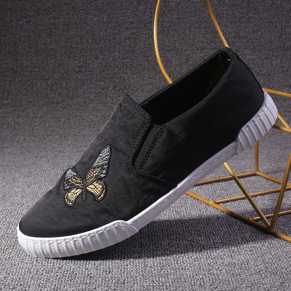 Ανδρικά μοκασίνια με κεντήματα