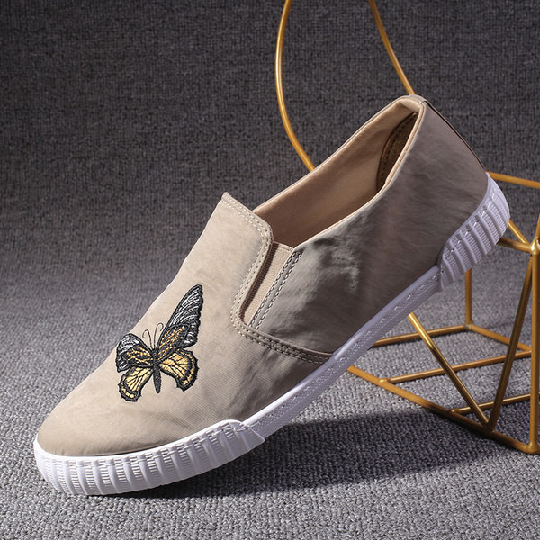 Ανδρικά μοκασίνια με κεντήματα