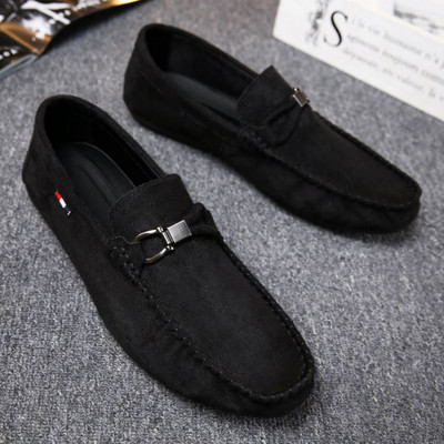 Jauns vīriešu mokasīnu modelis ar metāla sprādzi - eko zamšādas