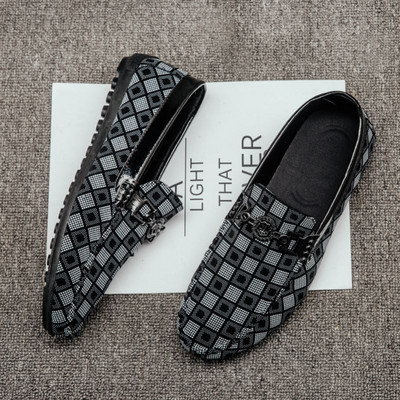 Jauns vīriešu ādas mokasīnu modelis ar metāla elementu - vairākas krāsas