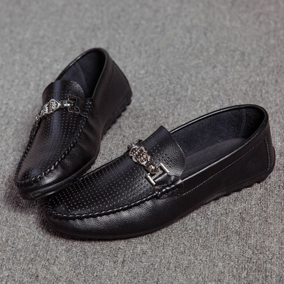 Jauns vīriešu ādas mokasīnu modelis ar metāla elementu - vairākas krāsas