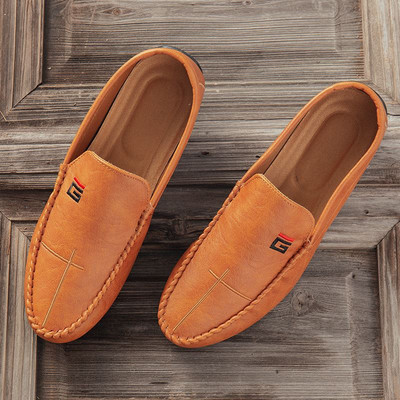 Jauns vīriešu ādas mokasīnu modelis ar metāla elementu - vairākas krāsas