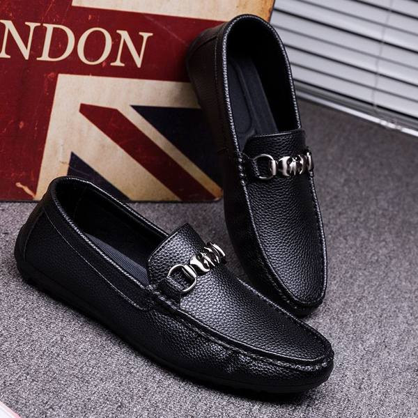 Jauns vīriešu ādas mokasīnu modelis ar metāla elementu - vairākas krāsas